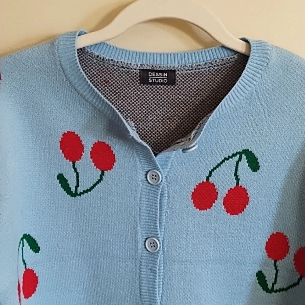 DESSIN STUDIO CARDIGAN, LIGHT BLUE WITH CHERRIES SCATTERED ALL OVER - Picture 2 of 5